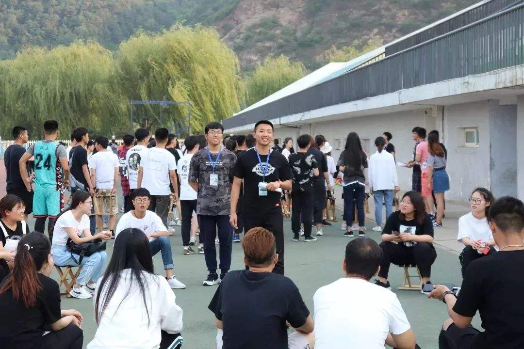 拓展訓(xùn)練破冰游戲大風(fēng)吹