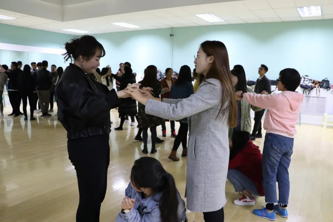 拓展訓(xùn)練破冰游戲松鼠搬家