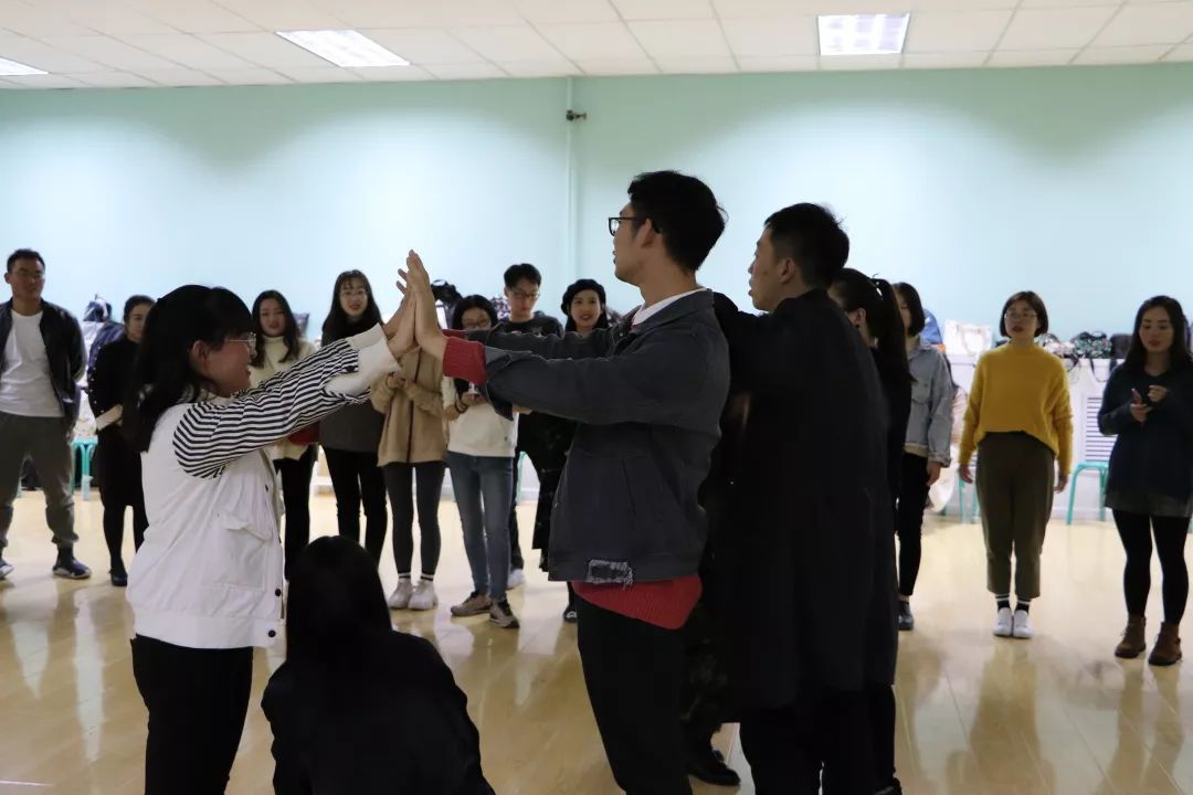 拓展訓(xùn)練破冰游戲松鼠搬家