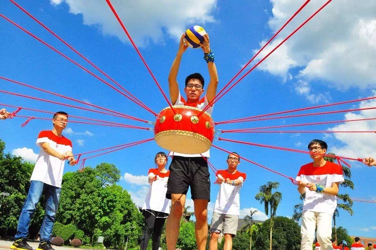 拓展訓(xùn)練團(tuán)隊(duì)游戲【擊鼓顛球】