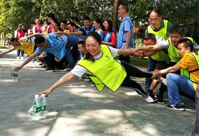 拓展訓(xùn)練團(tuán)隊(duì)游戲【群龍取水】