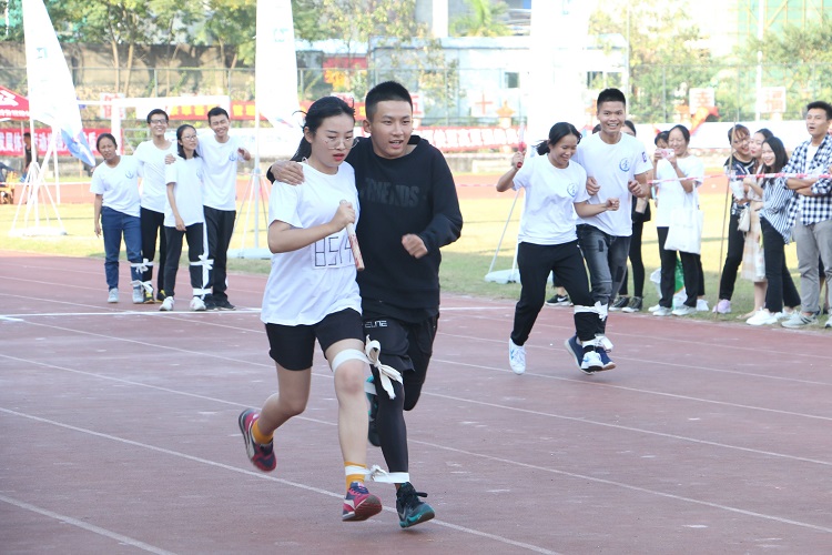 拓展訓練團隊游戲【兩人三足】