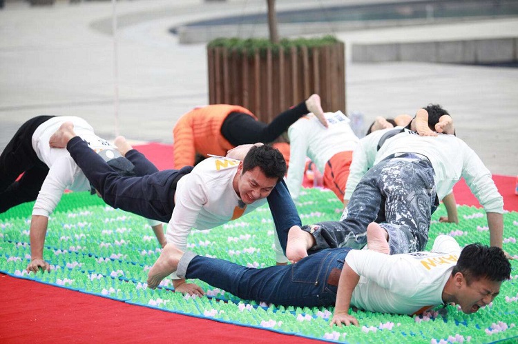 拓展訓練團隊游戲【指壓板】