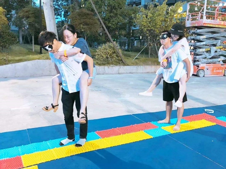 拓展訓練團隊游戲【指壓板】